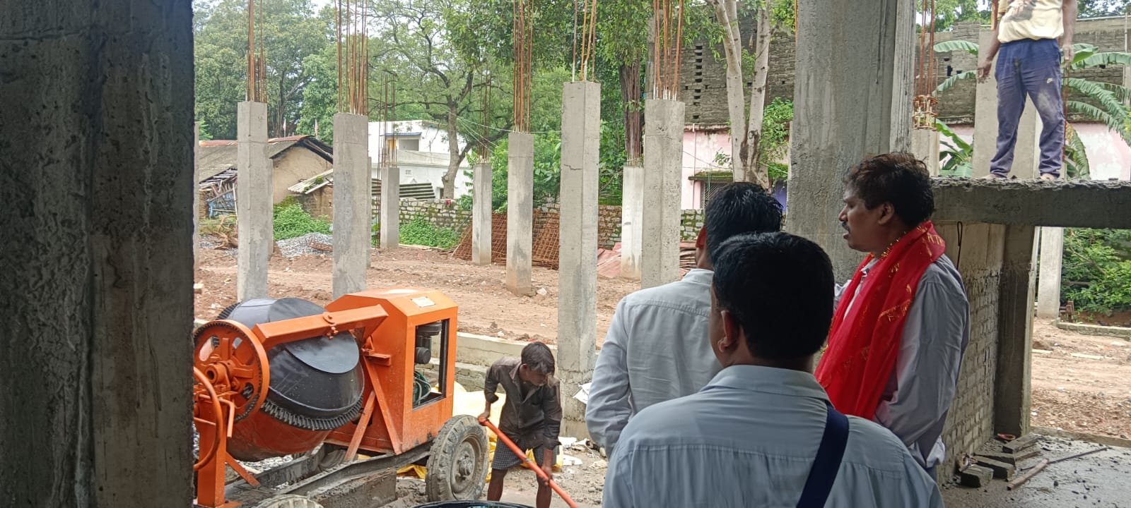 मां दिऊड़ी मंदिर में चल रहे सौंदर्यीकरण कार्य का एसडीएम ने किया निरीक्षण